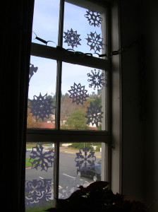 ventana decorada navidad