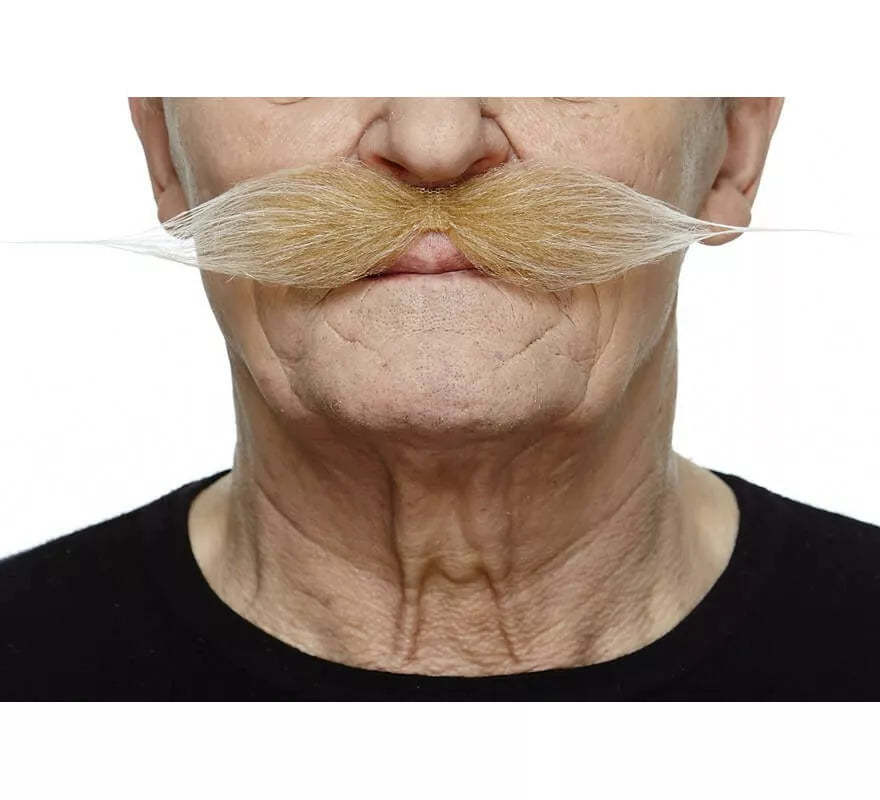 Bigote grande rubio