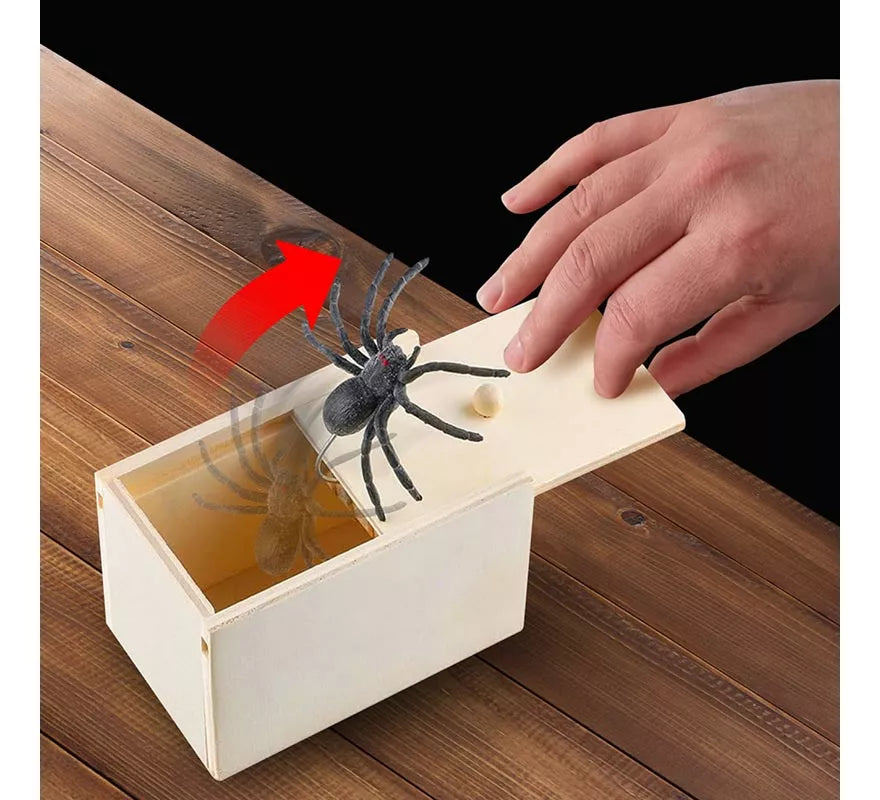 Translation missing: es.Caja de Madera con Araña de Broma