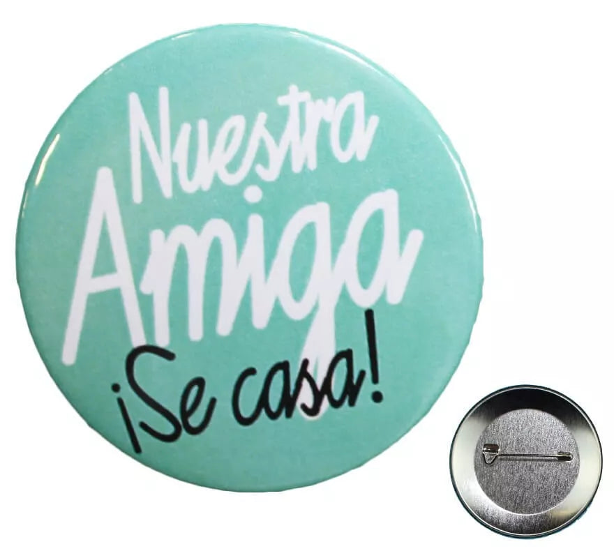 Translation missing: es.Chapa Nuestra amiga se casa de 5,7 cm de diámetro