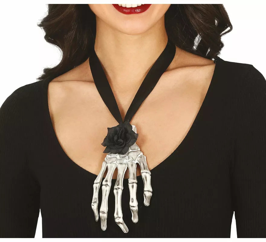 Translation missing: es.Collar con Cinta y Mano Esqueleto Grande