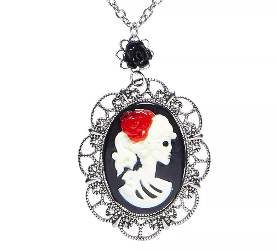 Translation missing: es.Collar con Medallón de Calavera y Rosa Negra