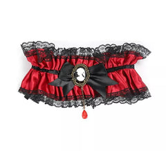 Collar Gótico rojo con lazo negro