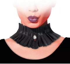 Cuello Gótico negro con adorno