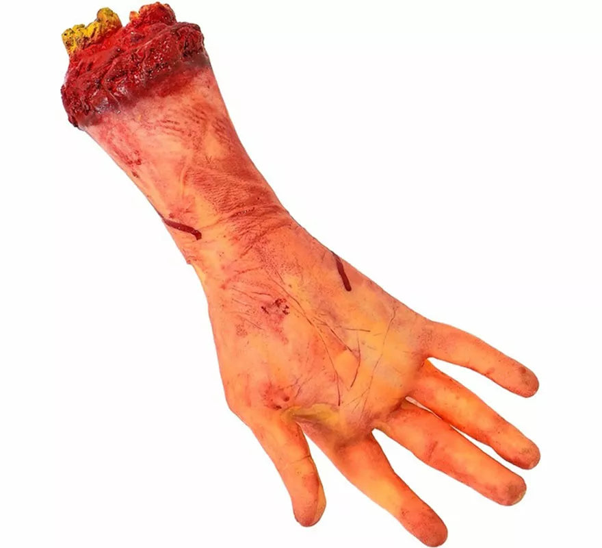 Mano Amputada con Sangre