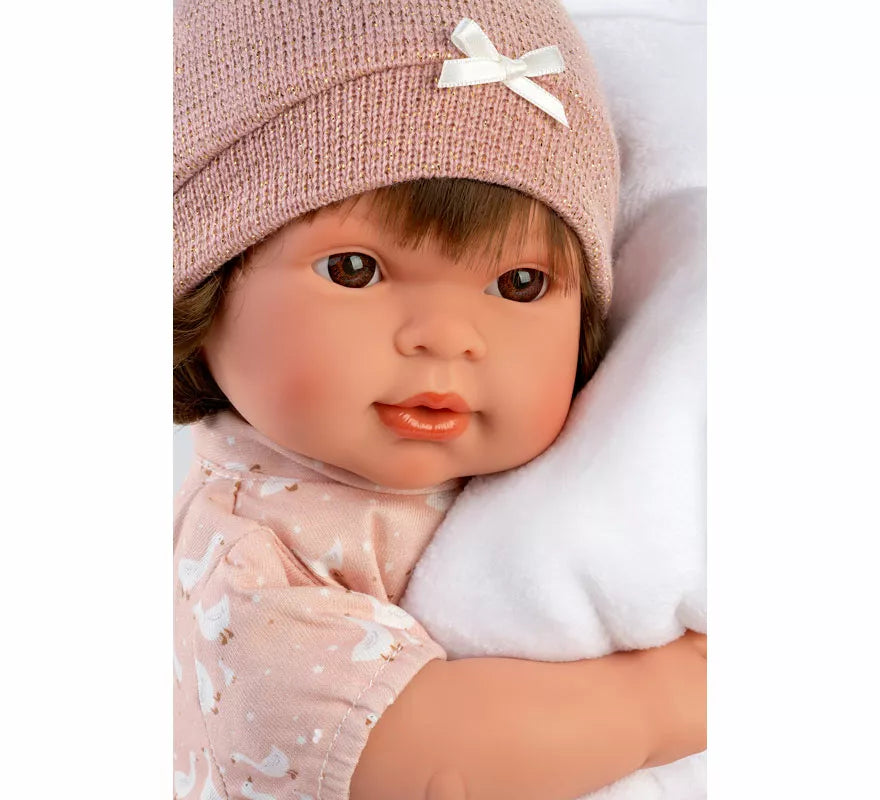 Muñeca Carla Llorona de 42 cm con Mantita y Conjunto