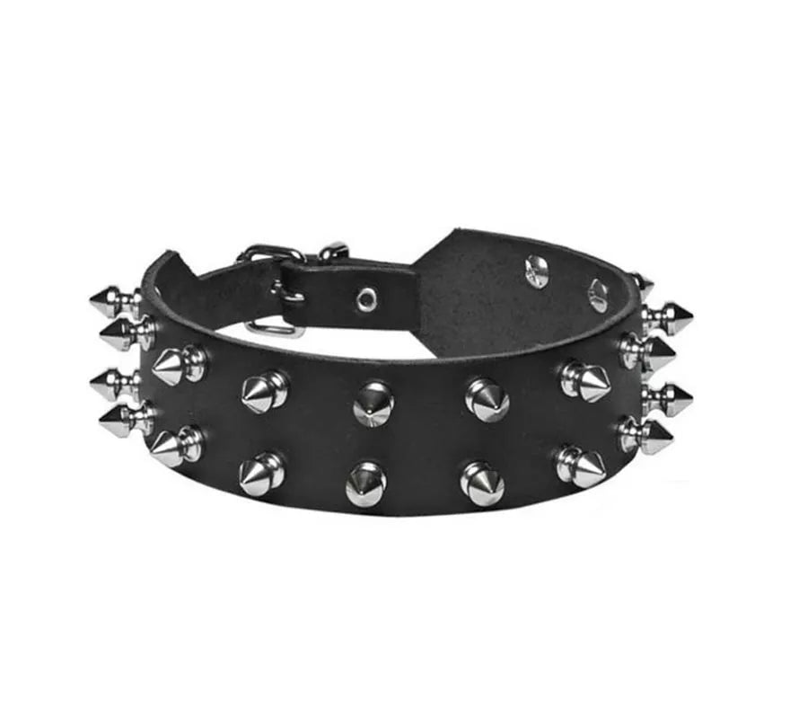 Translation missing: es.Pulsera negra con pinchos plateados