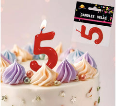 Vela roja con el número 5 para cumpleaños